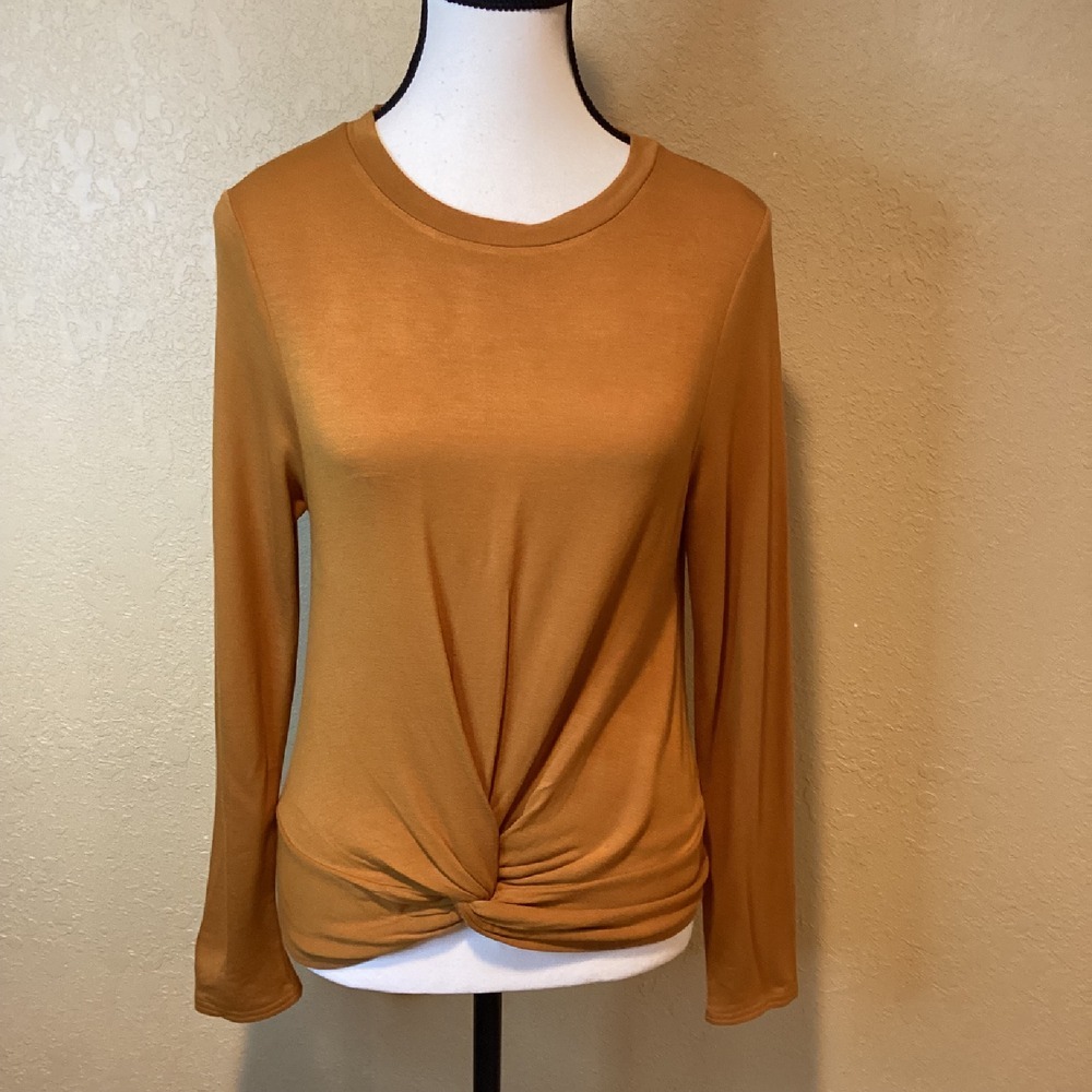 IVOIRE Rust‎ Long Sleeve Round Neck shirt, Size Medium, with twist hem